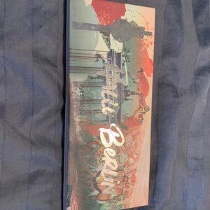 Hello Berlin Eyeshadow Palette - Vibrant Shades